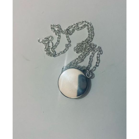 Capricorn green GLOW IN THE DSRK ZODIAC STAR SIGN NECKLACE - Picture 8 of 14